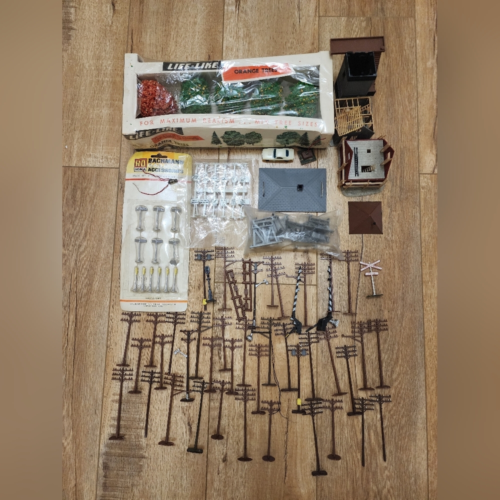 HUGE Lot Of HO Scale Accessories - Buildings Trees Traffic Lights Street Signs